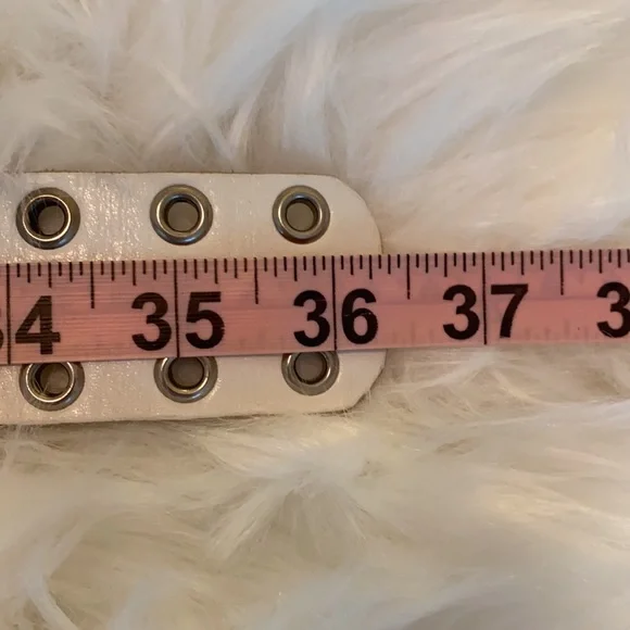 Vintage white leather 36” belt in great condition - Picture 8 of 10